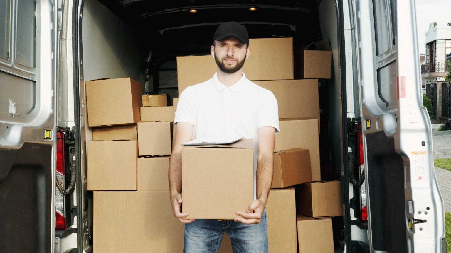 Delivery agent with parcels